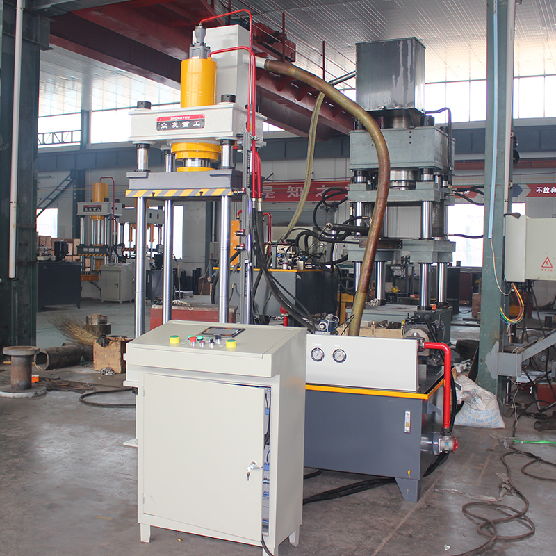 怎么更安全的使用汽車(chē)發(fā)動(dòng)機(jī)底護(hù)板油壓機(jī)？